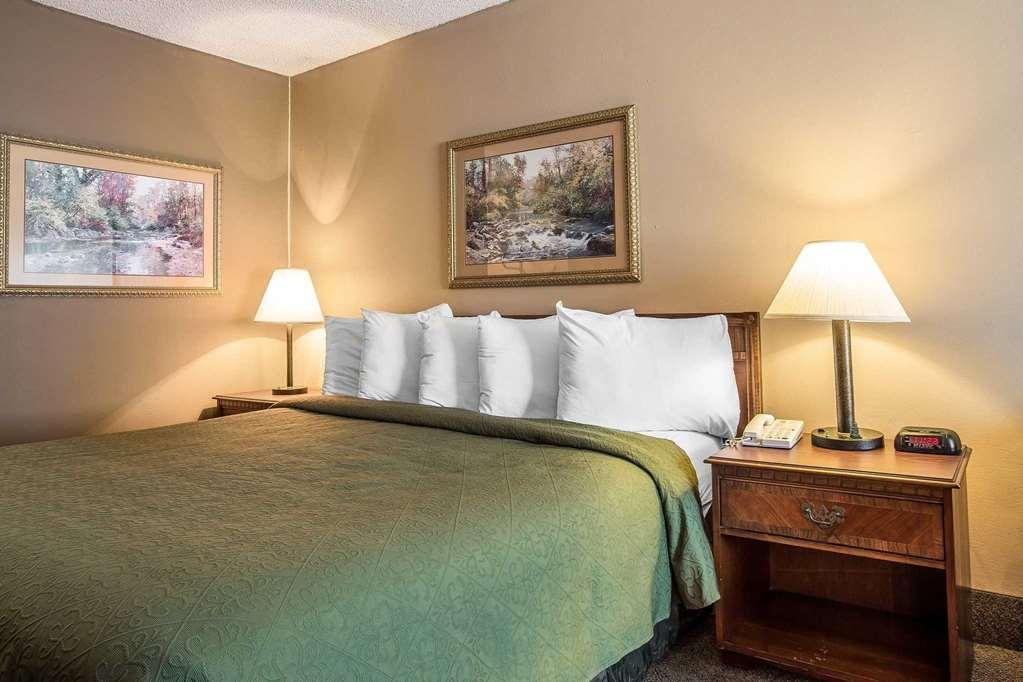 Quality Inn & Suites Mt Chalet Clayton Room photo